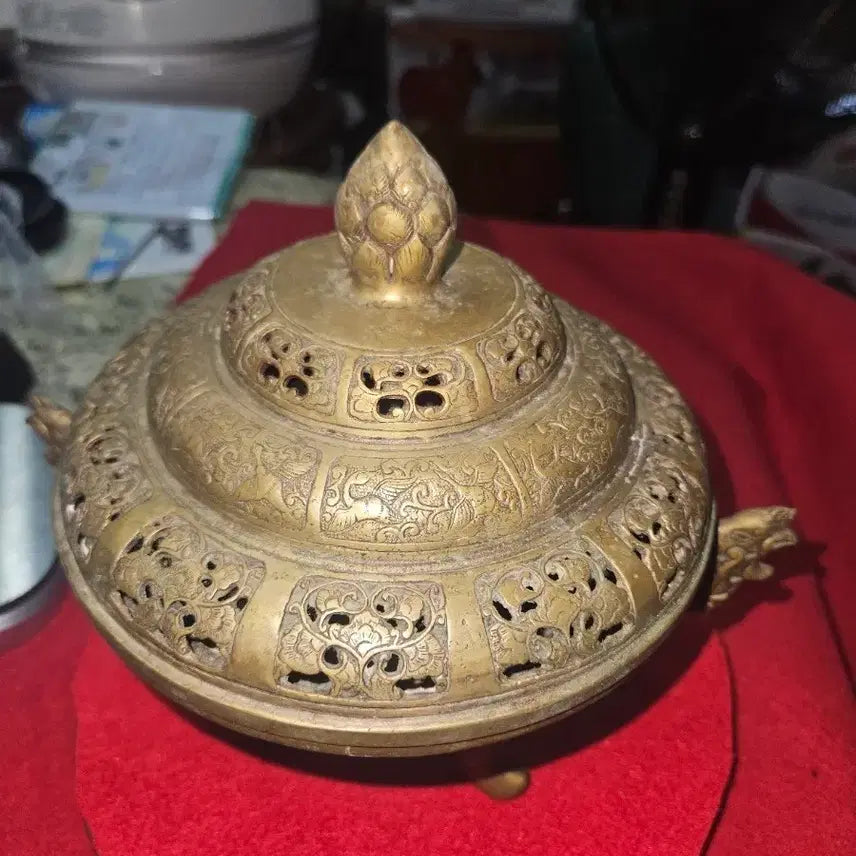 [BUNJANG] Large Traditional Brass Tripod Incense Burner with Phoenix Motif / 1.78kg 대형 정통 황동 3족 투각 향로 (봉황 문양/고풍스러운 골동품)