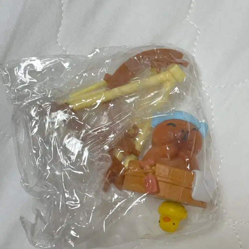 [BUNJANG] Sealed Capybara Figure with Hot Spring and Swing / [미개봉] 온천하며 그네타는 카피바라 피규어