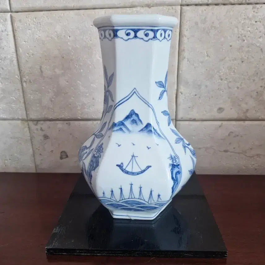 [BUNJANG] Choi Byeong-deok Celadon Porcelain Octagonal Landscape Fish Motif Vase / 최병덕 도자기  청화백자 팔각 산수화 어문도 문양