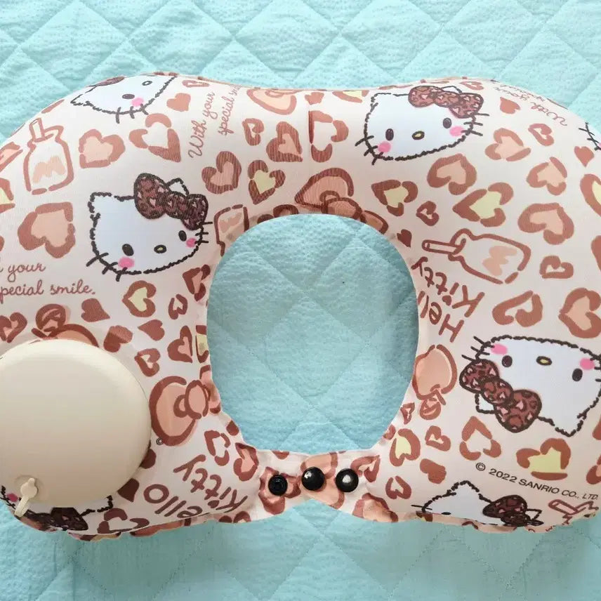 [BUNJANG] Hello Kitty Leopard Pattern Inflatable Neck Pillow / 헬로키티 에어 목베개 레오파드 패턴 새상품