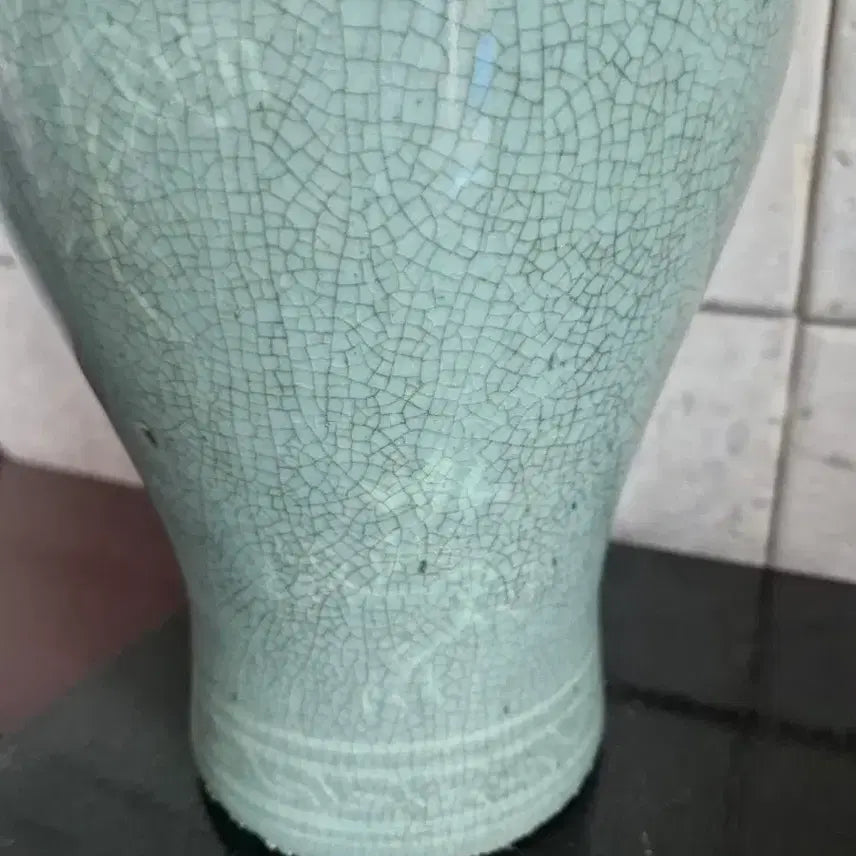 [BUNJANG] North Korean Celadon Vase with Crane Motif / 북한 도자기 운학문 도자기 장작가마