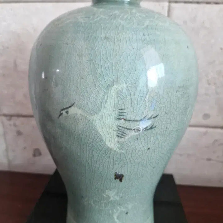 [BUNJANG] North Korean Celadon Vase with Crane Motif / 북한 도자기 운학문 도자기 장작가마