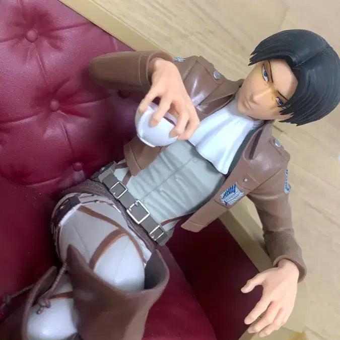 [BUNJANG] Attack on Titan Levi Figure Popcorn Bucket Universal Studios Japan Limited Edition / 진격의거인 리바이 피규어 팝콘통 유니버설스튜디오 제팬 한정판