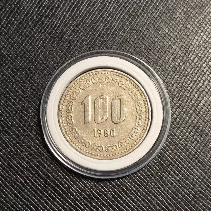 [BUNJANG] 1980 South Korea 100 Won Coin (Used, Near Mint Condition) / 한국은행 1980년 100원 동전 사용제 극미품