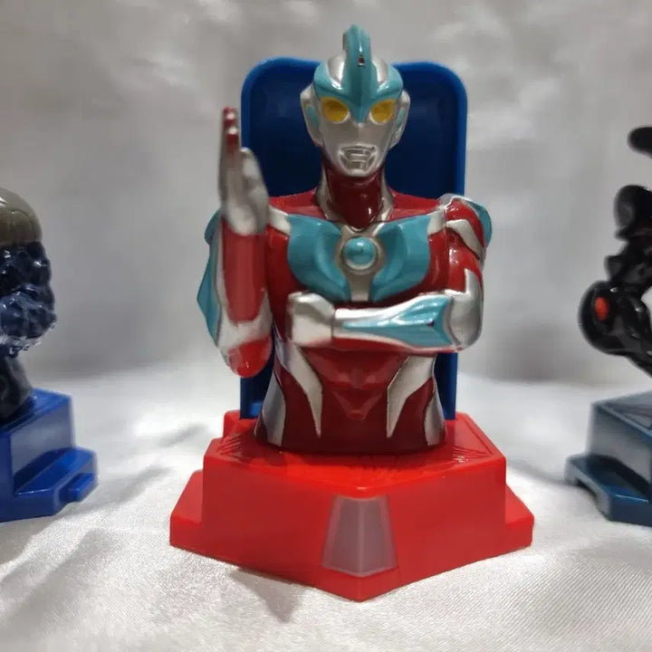 [BUNJANG] 2015 Happy Meal McToy Ultraman Kaiju Gorzan Dark Lugiel Figure Set / 2015년 해피밀 맥토이 울트라맨 긴가 괴수 고르쟈 다크 루기