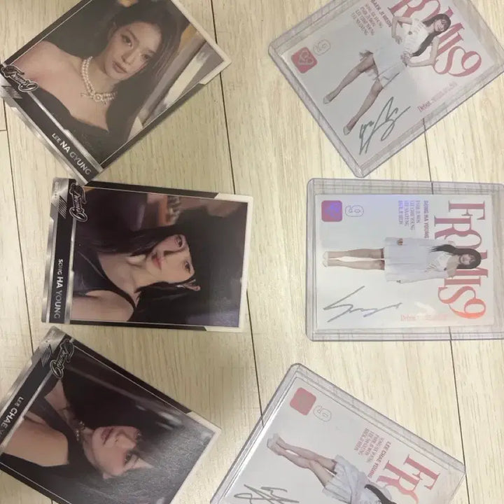 [BUNJANG] fromis_9 Take One Magazine Photocard Set (Baek Jiheon, Song Hayoung, Lee Chaeyoung) / 프로미스나인 테레카 매거진 3종