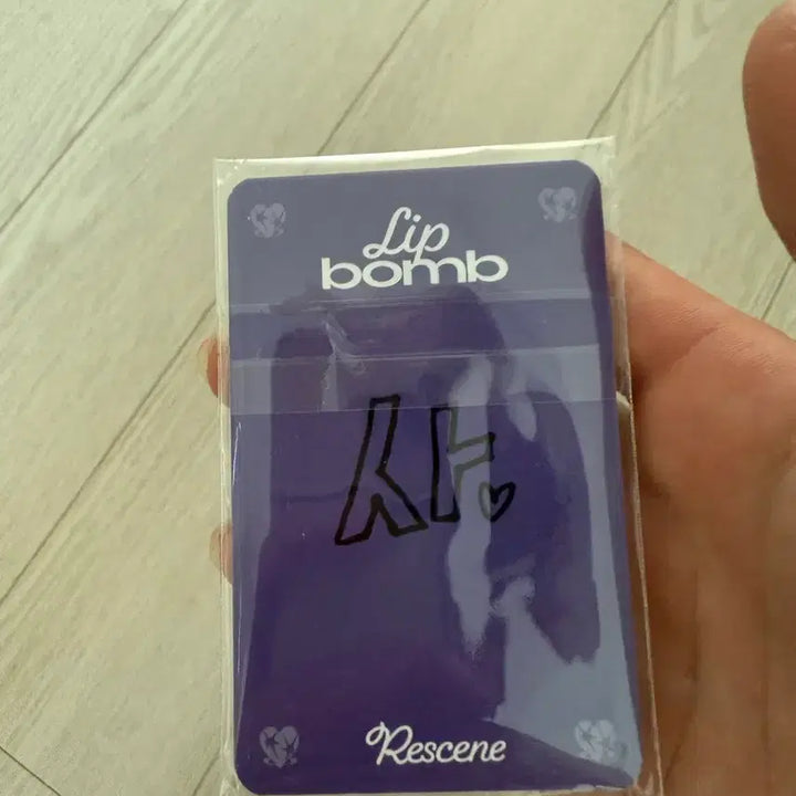 [BUNJANG] RESCENE Last Year Lip Balm Mini Fanmeeting Photocard Set (Sealed) / 리센느 작년 립밤 미팬 역조공 미개봉 포카세트