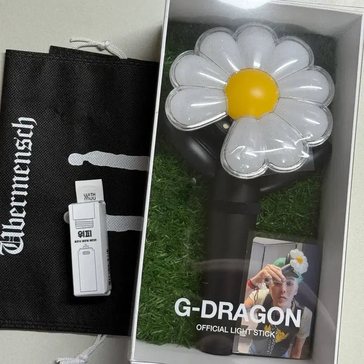 [BUNJANG] G-Dragon Official Lightstick Bundle Set / 지드래곤 응원봉/스트랩/충전배터리 일괄 양도