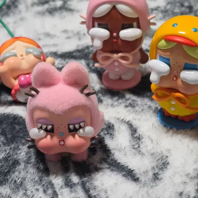 [BUNJANG] Pop Mart Genuine Crybaby Figure Set Bundle / 팝마트 정품 크라잉베이비 피규어 세트 일괄