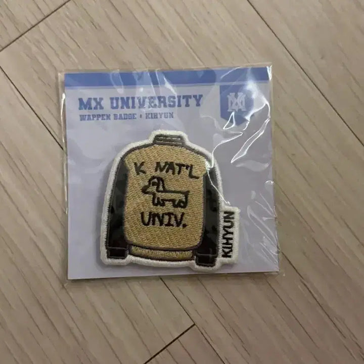 [BUNJANG] Monsta X 5th Fan Concert MX University Wappen Badge Kihyun / 몬스타엑스 5기 팬콘 MX UNIVERSITY 와펜 뱃지 기현