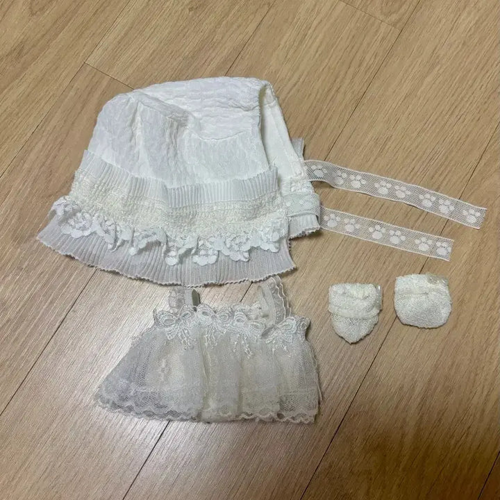 [BUNJANG] 20cm Doll Clothes White Bonnet Dress / 무속성 솜인형 당근옷장 20cm인형옷 화이트보넷원피스 원가이하 양도