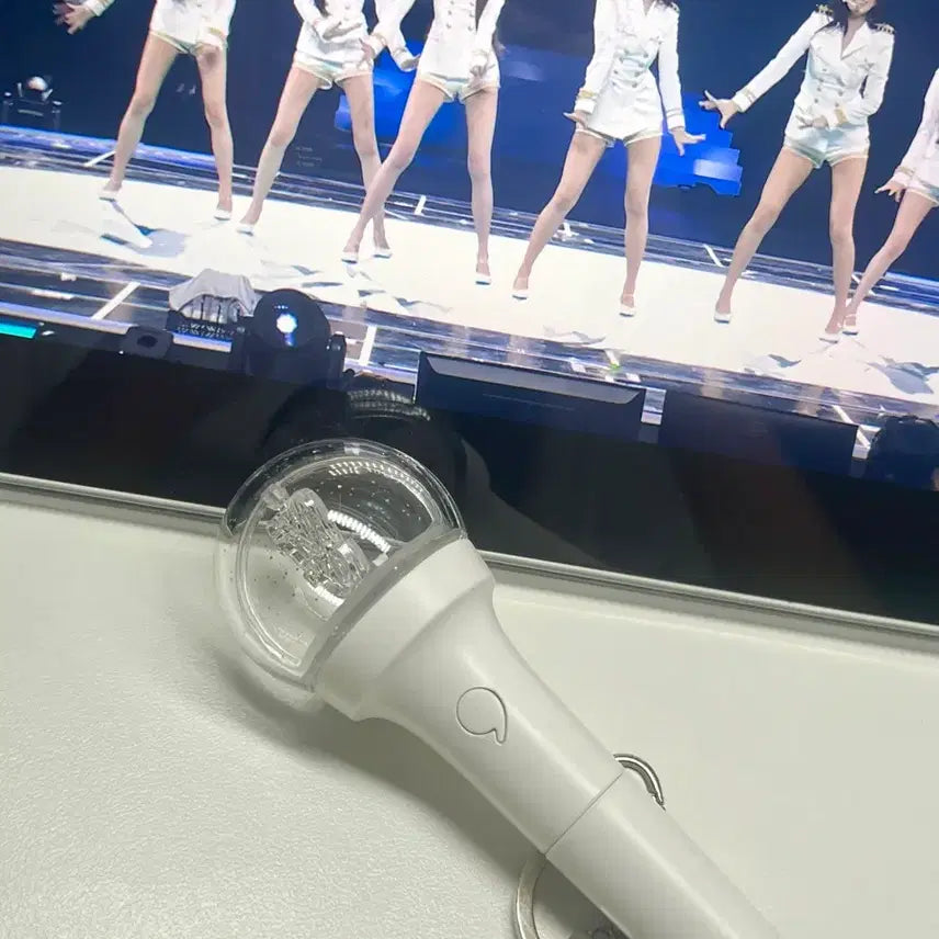[BUNJANG] IVE Official Light Stick Keyring / 아이브 공식 라이트 키링