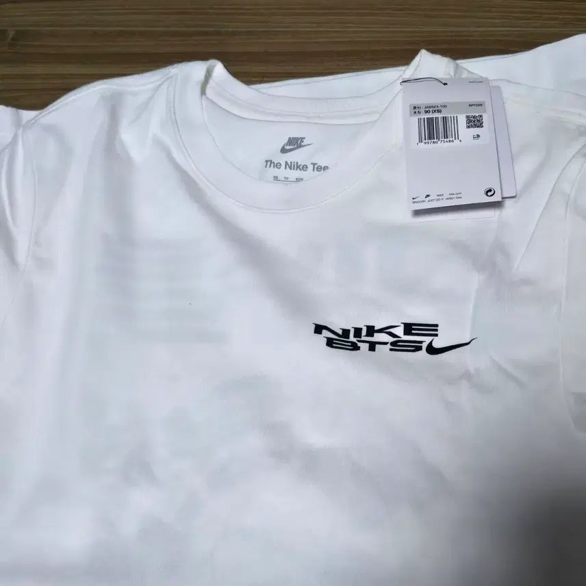 [BUNJANG] BTS Nike T-Shirt &amp; Calvin Klein Black Jeans Set / BTS 나이키 반팔 티셔츠 + 캘빈클라인 블랙진 세트 새제품
