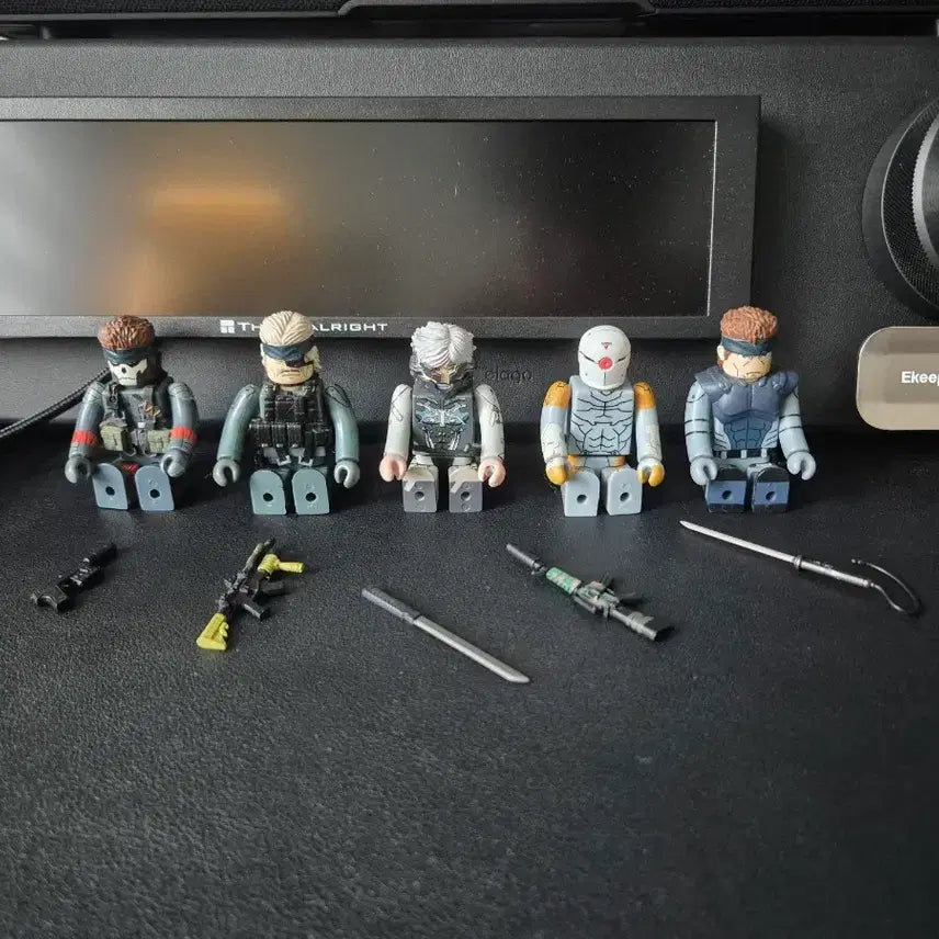 [BUNJANG] Metal Gear Solid 20th Anniversary Kubrick 5-Figure Set with Weapons / 메탈기어 솔리드 20주년 큐브릭 5종