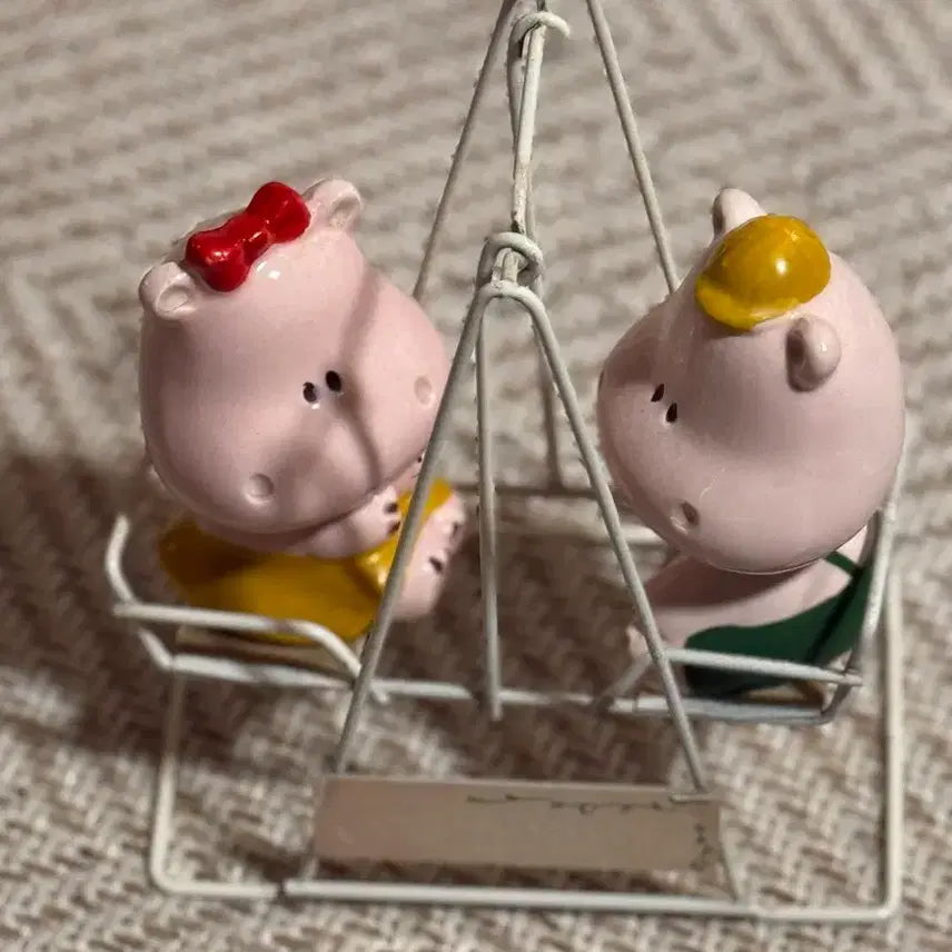 [BUNJANG] Japanese Vintage Seesawing Hippo Couple Figurine (Ceramic) / 일본 빈티지) 시소타는 하마커플 (도기제품)