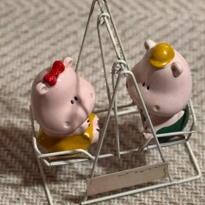 [BUNJANG] Japanese Vintage Seesawing Hippo Couple Figurine (Ceramic) / 일본 빈티지) 시소타는 하마커플 (도기제품)