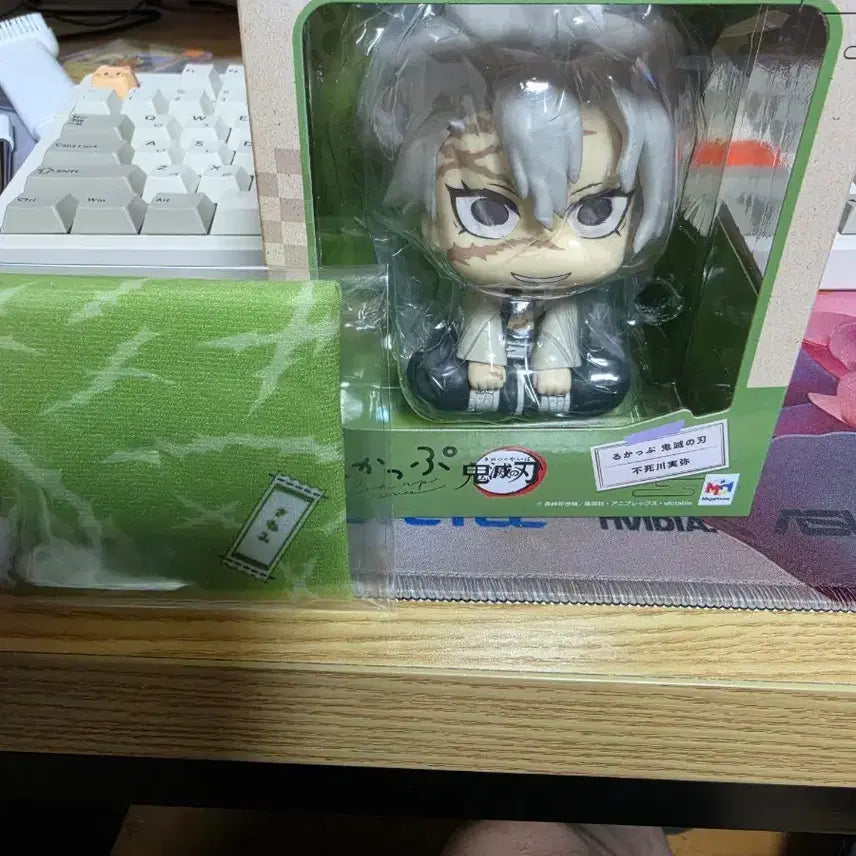 [BUNJANG] Demon Slayer Sanemi Shinazugawa Akaza Look Up Figures (Sealed, POB Included) / 귀멸의 칼날 사네미 룩업, 아카자 룩업 미개봉 (특전 포함)