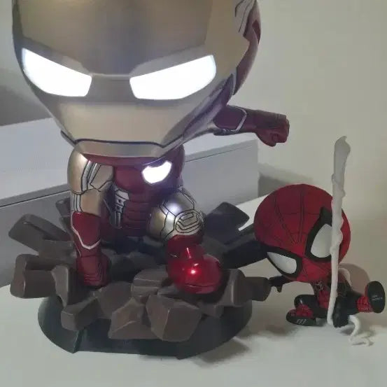 [BUNJANG] Hot Toys Cosbaby Iron Man Spider-Man Figure / 핫토이 코스베이비 아이언맨 스파이더맨 피규어