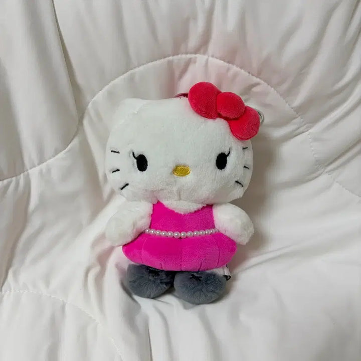 [BUNJANG] Hello Kitty x Jisoo Plush Keyring Red Pink / 헬로키티 x 지수 플러시 키링 레드 핑크