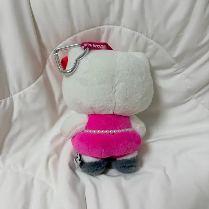 [BUNJANG] Hello Kitty x Jisoo Plush Keyring Red Pink / 헬로키티 x 지수 플러시 키링 레드 핑크