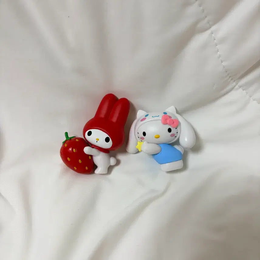 [BUNJANG] Sanrio Gacha Figures (My Melody, Hello Kitty) / 산리오 가챠 피규어(마이멜로디,키티)