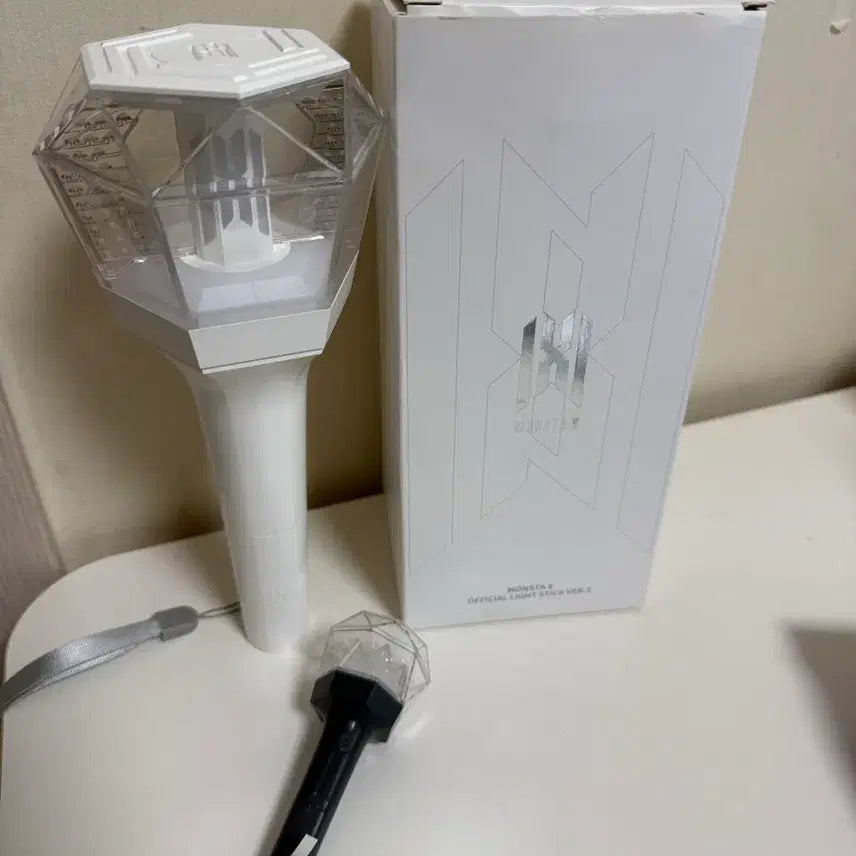 [BUNJANG] MONSTA X Lightstick Mon-dongyi 3 &amp; Mon-dongyi 2 Keyring Bundle Set / 몬스타엑스 응원봉 몬둥이3, 몬둥이2 키링 일괄 판매