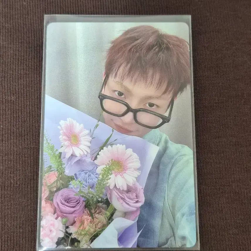 [SOLD OUT] [BUNJANG] ATEEZ Hongjoong Golden Hour 5 TOKTOQ POB Photocard "Flower Bouquet" Version / 에이티즈 홍중 골든아워5 TOKTOQ 특전 포토카드 꽃다발.ver