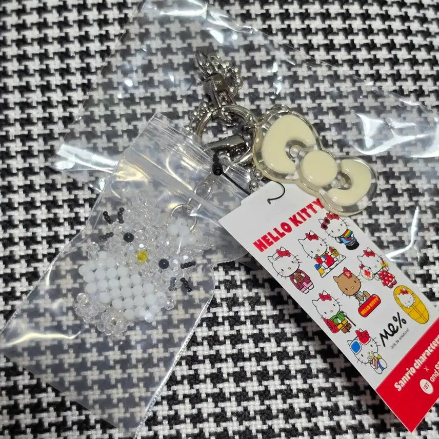 [BUNJANG] Sanrio Classic Hello Kitty Me% Beaded Keyring Strap / 산리오 고전 헬로키티 키티 미퍼센트 Me% 비즈 키링 스트랩