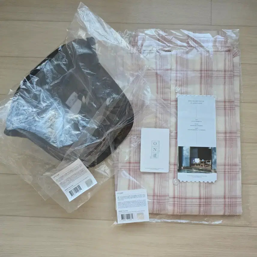 [BUNJANG] Hwang Minhyun Photo Exhibition Temperature Check Shirt, Ball Cap, Admission Ticket, Photocard Bundle Set (Sealed) / 황민현 사진전 온도 체크셔츠 볼캡 입장티켓 금액특전포카 일괄 미개봉