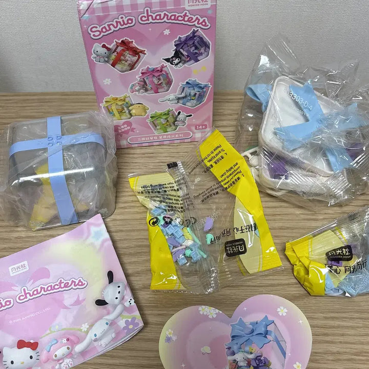 [BUNJANG] Sanrio Characters Gift Box LEGO DIY Building Kit / 산리오 캐릭터 선물상자 레고 DIY 조립하기 판매해요!