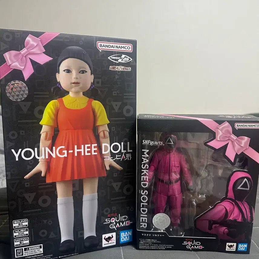 [BUNJANG] Bandai Tamashii Lab Young-Hee &amp; S.H.Figuarts Masked Soldier Squid Game Figure Set (2 Figures) - Sealed / [완전새상품] 오징어게임 타마시랩 영희 &amp; S.H.Figuarts 핑크요원 피규어 2종 일괄