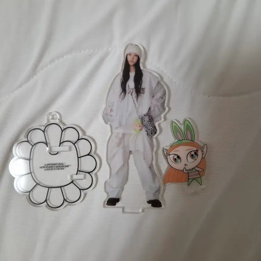 [BUNJANG] NewJeans Haerin Supernatural Acrylic Stand / 해린 슈퍼내추럴 아크릴