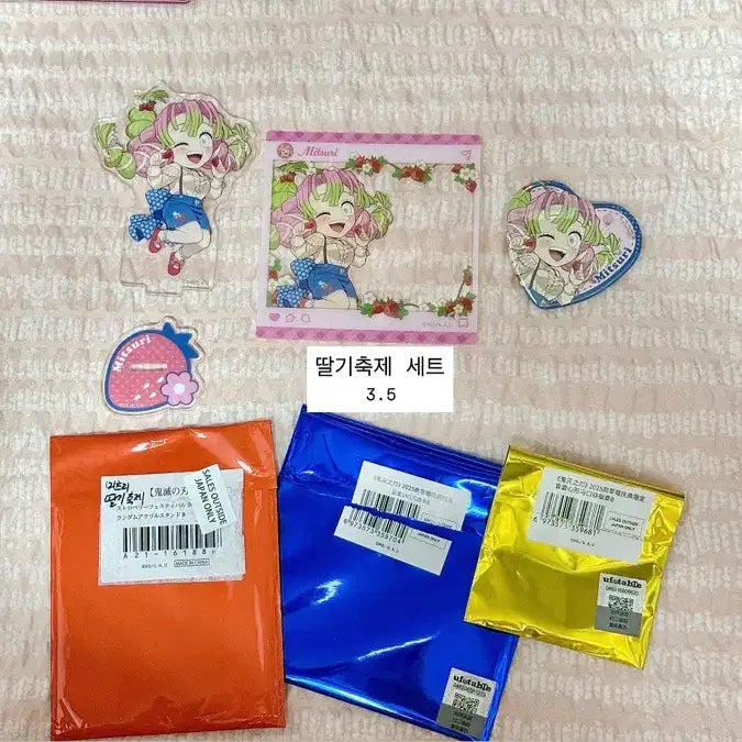 [BUNJANG] Demon Slayer Mitsuri Strawberry Festival Acrylic Badge &amp; Clear Card Set / 귀멸의칼날 미츠리 딸기축제 아크릴 뱃지 클리어카드
