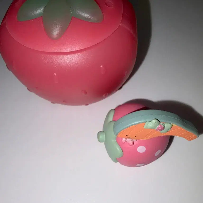 [BUNJANG] Sanrio Kirimi Strawberry Gacha Figure / 산리오 키리미 딸기 가챠 피규어