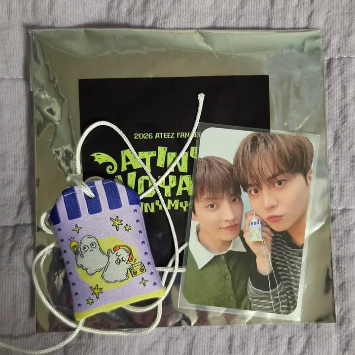 [BUNJANG] ATEEZ Fanmeeting 2026 Ghostiez ATINY Zone MD Unit Photocard &amp; Omamori Set Bundle (Excludes Luxurious Unit) / 3종세트 우산 도베즈 캡막즈 에이티즈 팬미팅 2026 고스티즈 에이티니존 MD 유닛 포토카드 + 오마모리 세트 일괄 (호화즈 제외)