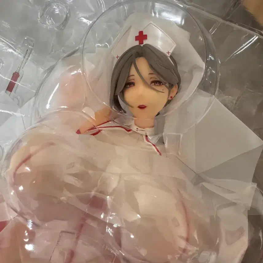 [BUNJANG] Blonde Wedding Dress Figure / 웨딩드레스 피규어 금발