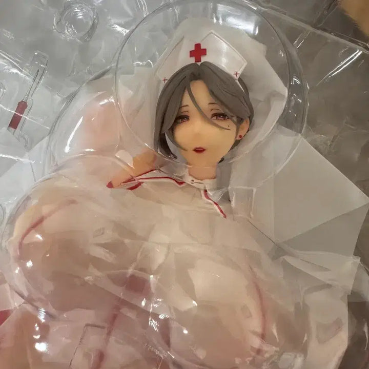 [BUNJANG] Blonde Wedding Dress Figure / 웨딩드레스 피규어 금발