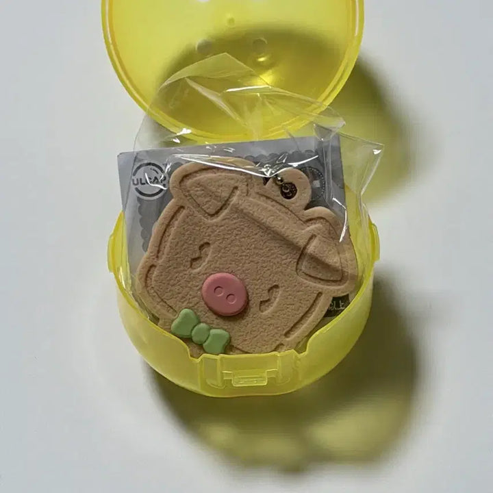 [BUNJANG] Pig Caramel Cookie Keychain Capsule (Sealed) / 돼지 모양 캬라멜 쿠키 키링 캡슐 미개봉