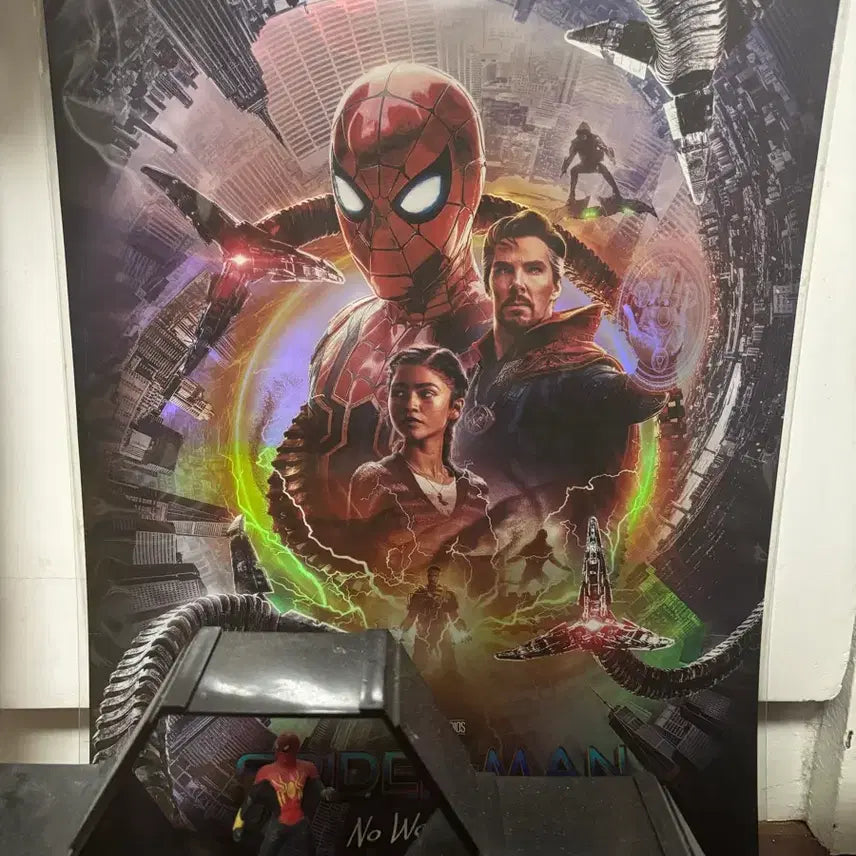 [BUNJANG] Spider-Man: No Way Home Limited Edition Poster + 3 Figure Set + Tumbler / 스파이더맨 노웨이홈 한정 포스터 + 피규어 3종세트+ 물통