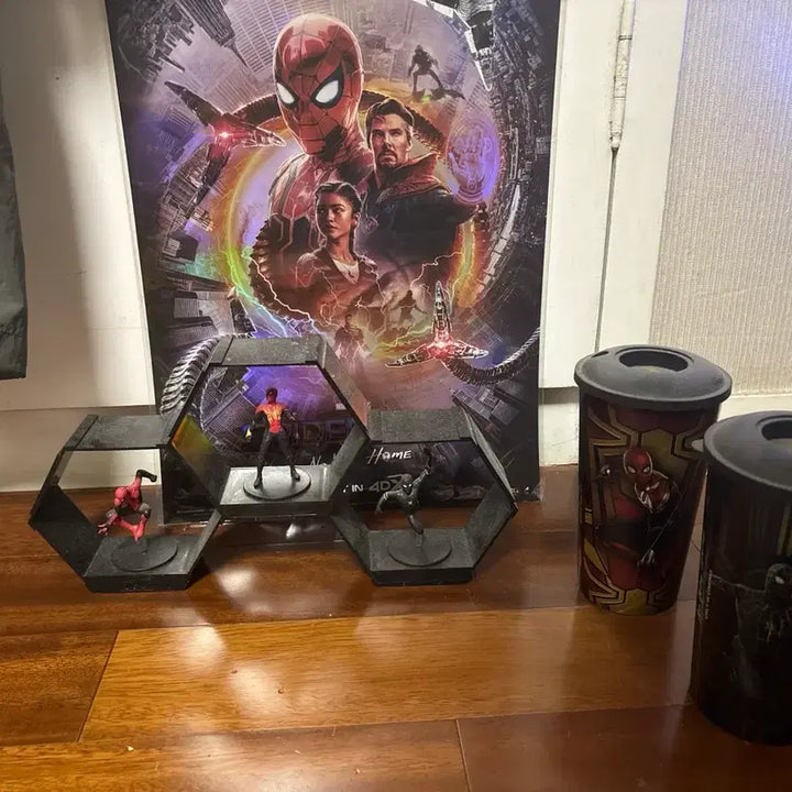 [BUNJANG] Spider-Man: No Way Home Limited Edition Poster + 3 Figure Set + Tumbler / 스파이더맨 노웨이홈 한정 포스터 + 피규어 3종세트+ 물통