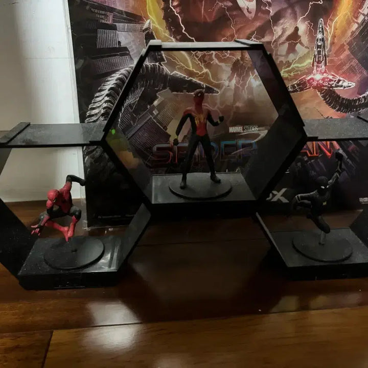 [BUNJANG] Spider-Man: No Way Home Limited Edition Poster + 3 Figure Set + Tumbler / 스파이더맨 노웨이홈 한정 포스터 + 피규어 3종세트+ 물통