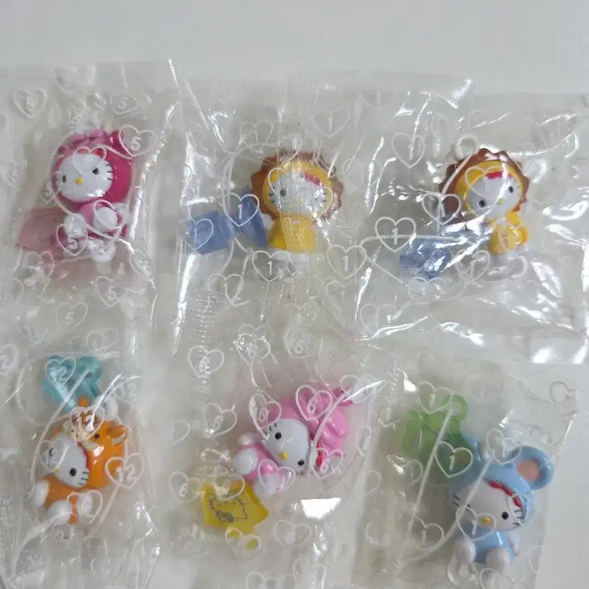 [BUNJANG] Vintage Kitty Animal Figure Strap Keychain / 고전키티 동물 줄줄이 스트랩 고전키티 피규어 키링