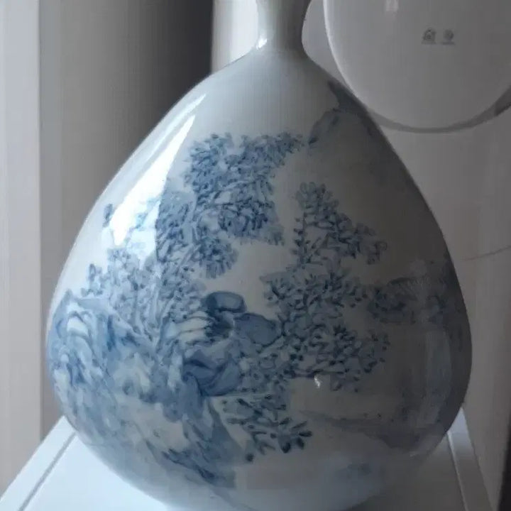 [BUNJANG] 1970s Joseon Dynasty Blue and White Porcelain Landscape Vase / 1970년대 청화백자 산수문 병 도자기