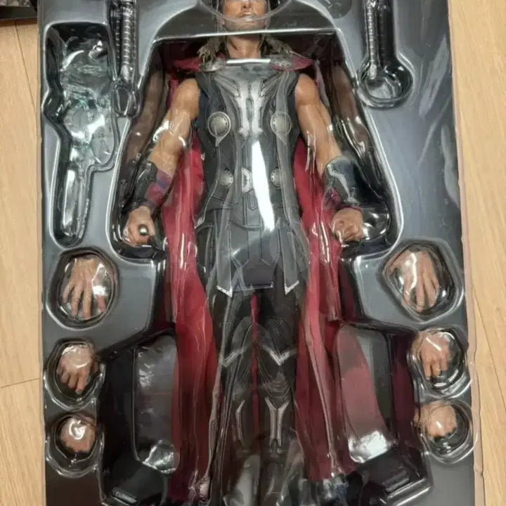 [BUNJANG] Hot Toys Avengers: Age of Ultron Thor Figure / 핫토이 어벤져스 에이지 오브 울트론 토르 피규어