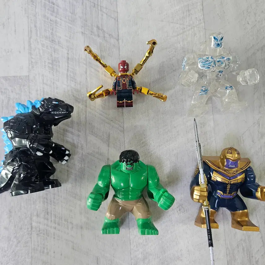 [BUNJANG] LEGO Marvel Figures Bundle Set (Iron Spider-Man, Thanos, Hulk, Godzilla, Ice Monster) / 레고 마블 피규어 5종 일괄 판매 (아이언 스파이더맨, 타노스, 헐크, 고질라 등)