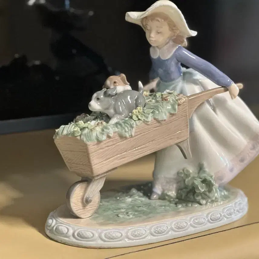 [BUNJANG] Lladro A Barrow of Fun 1987 Figurine / [희귀] 야드로 A barrow of fun 수레끄는 소녀 1987
