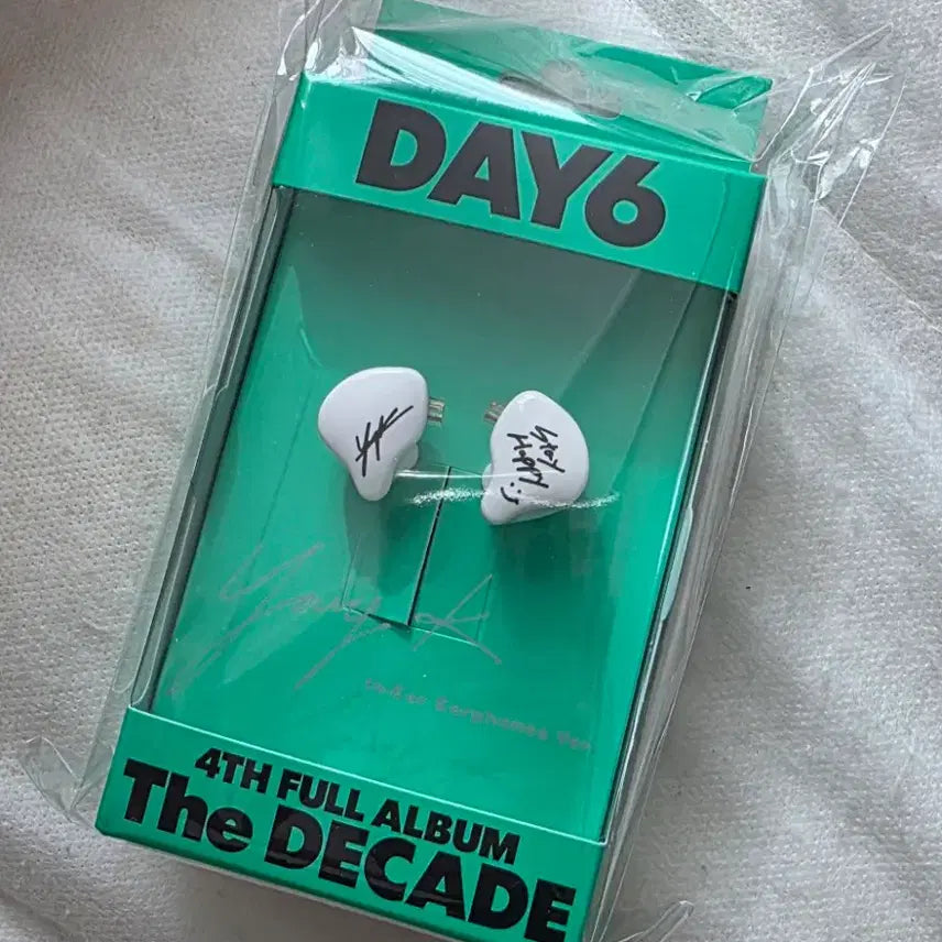 [BUNJANG] DAY6 The DECADE In-Ear Earphones (Sealed) / [미개봉 새상품] 개빠른배송!! 영케이 DAY6 The DECADE 인이어 이어폰