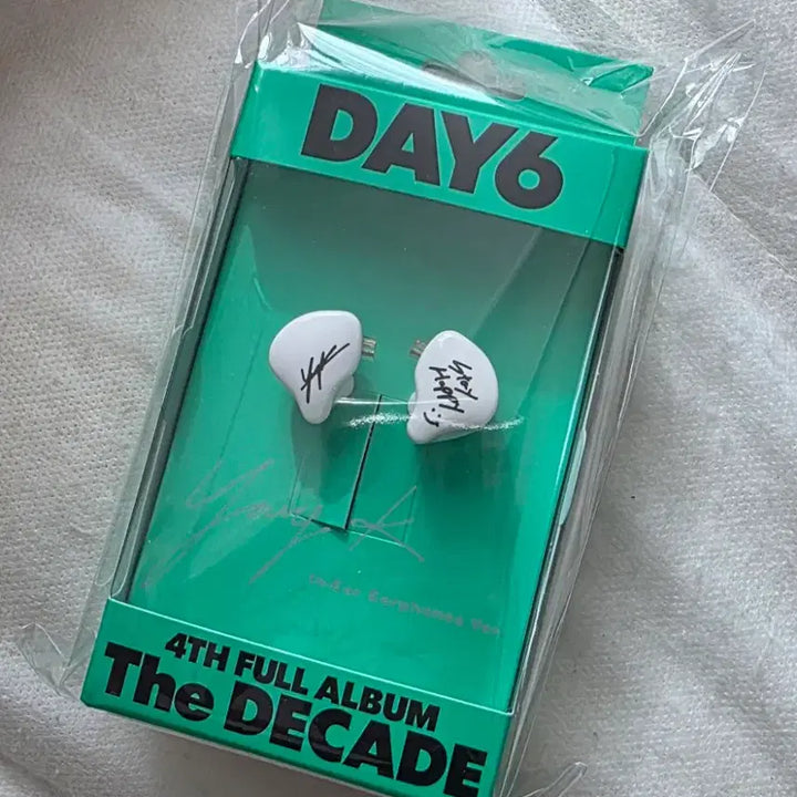 [BUNJANG] DAY6 The DECADE In-Ear Earphones (Sealed) / [미개봉 새상품] 개빠른배송!! 영케이 DAY6 The DECADE 인이어 이어폰
