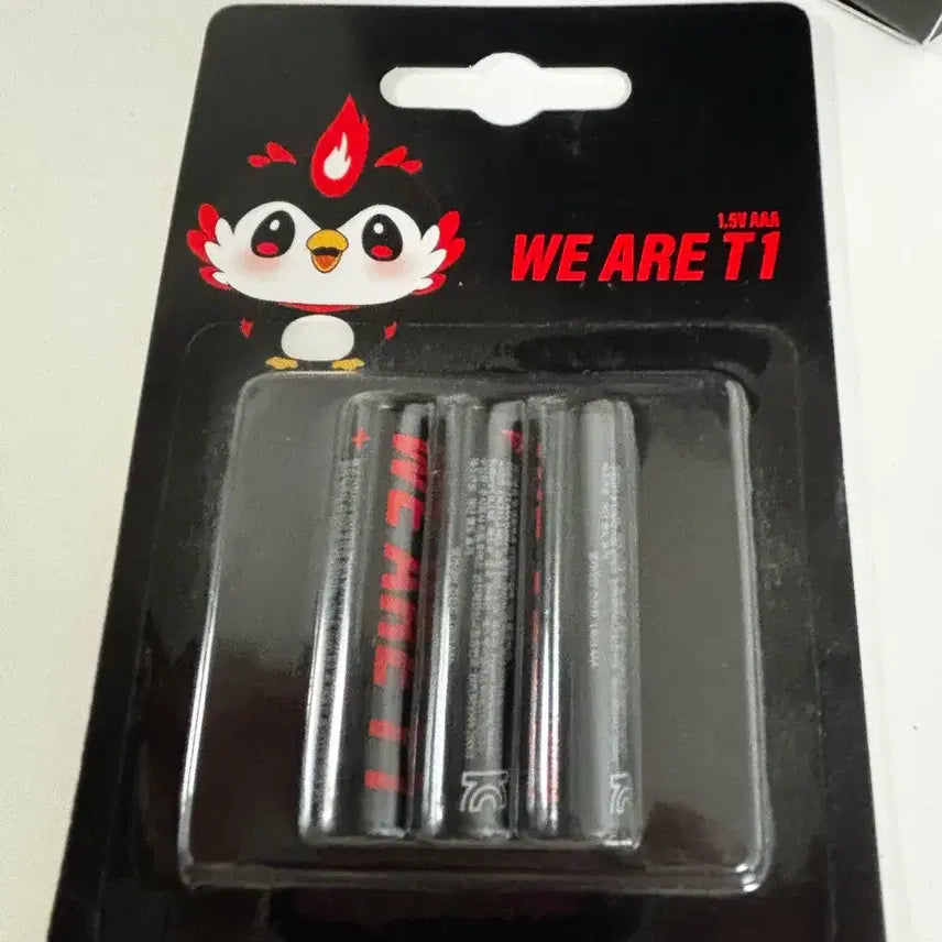 [BUNJANG] T1 Official Lightstick &amp; Merchandise Bundle (Sealed) / 미개봉) T1 응원봉 및 굿즈들