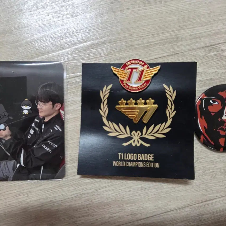[BUNJANG] T1 Faker Player Doll Bundle Set (Doll + Photocard + Badge + Pin Button) / [미개봉/새상품] T1 페이커 인형 풀세트 (플레이어 인형 + 포카 + 뱃지 + 핀버튼)